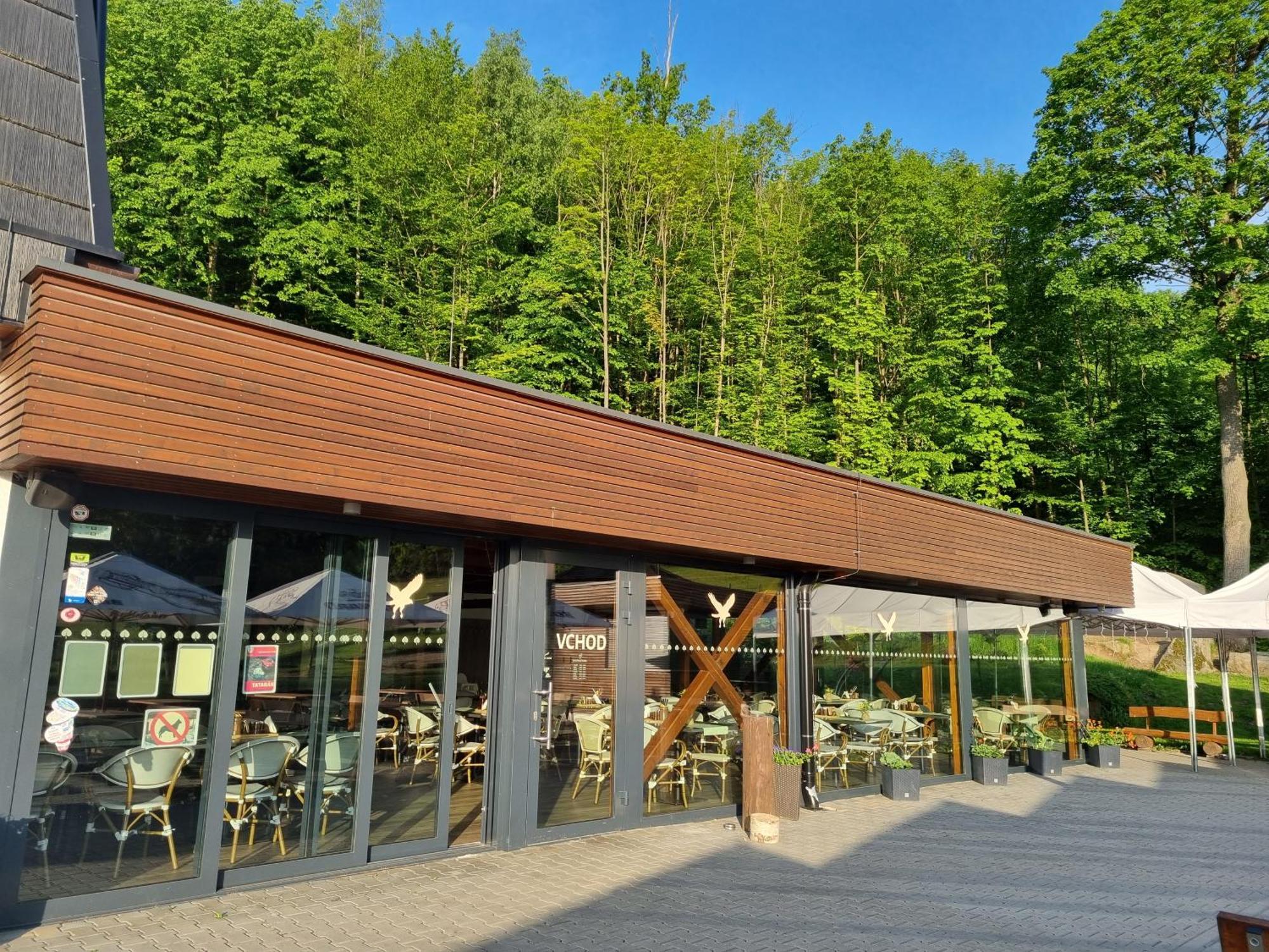 Restaurace A Penzion Bludovecek エクステリア 写真
