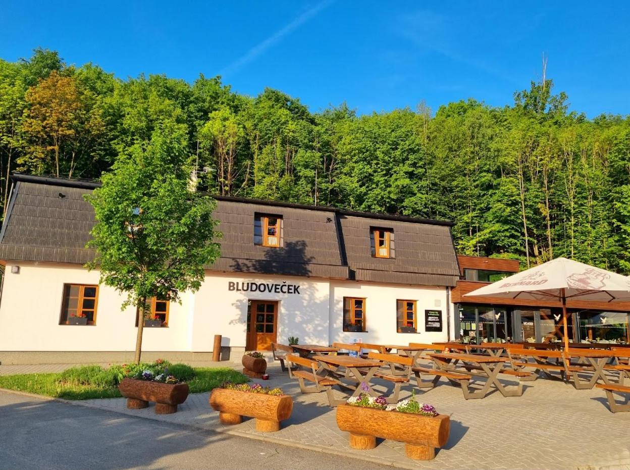Restaurace A Penzion Bludovecek エクステリア 写真