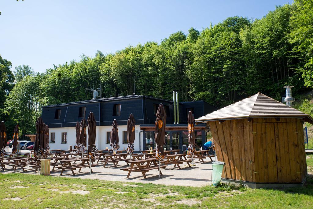 Restaurace A Penzion Bludovecek エクステリア 写真