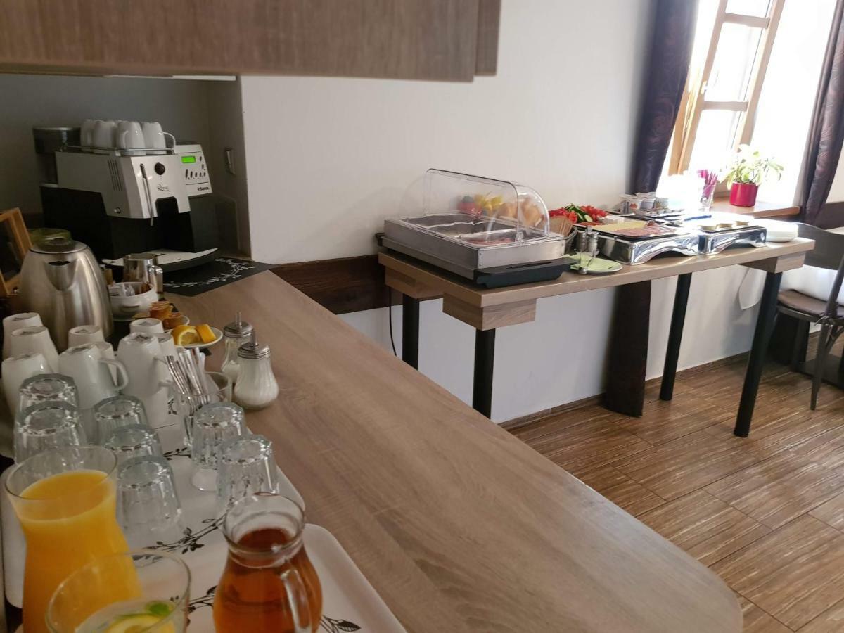 Restaurace A Penzion Bludovecek エクステリア 写真